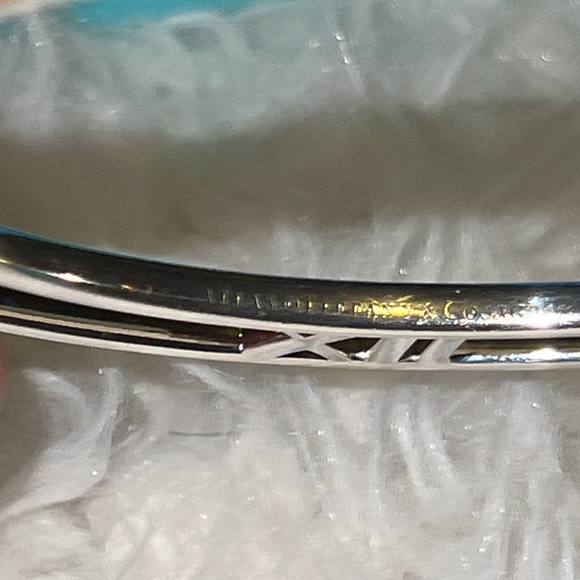Tiffany and Co. Retired atlas bangle - Picture 9 of 10